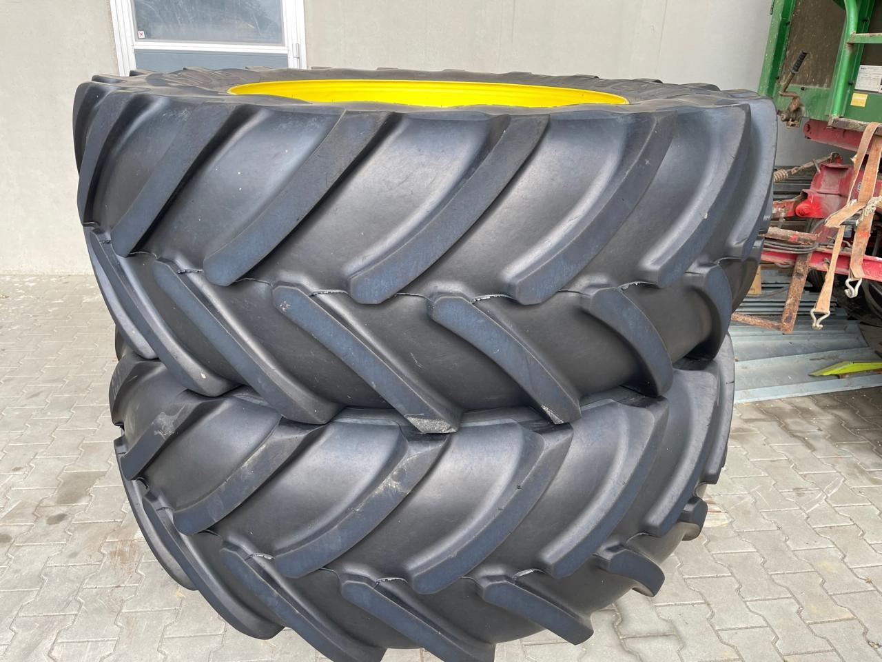 John Deere Kompletträder von 6R250, 650/65 R42 mit Bridgestone Decken aus 2019, ca. 50 % - Tractor: foto 1 John Deere Kompletträder von 6R250, 650/65 R42 mit Bridgestone Decken aus 2019, ca. 50 % - Tractor: foto 1