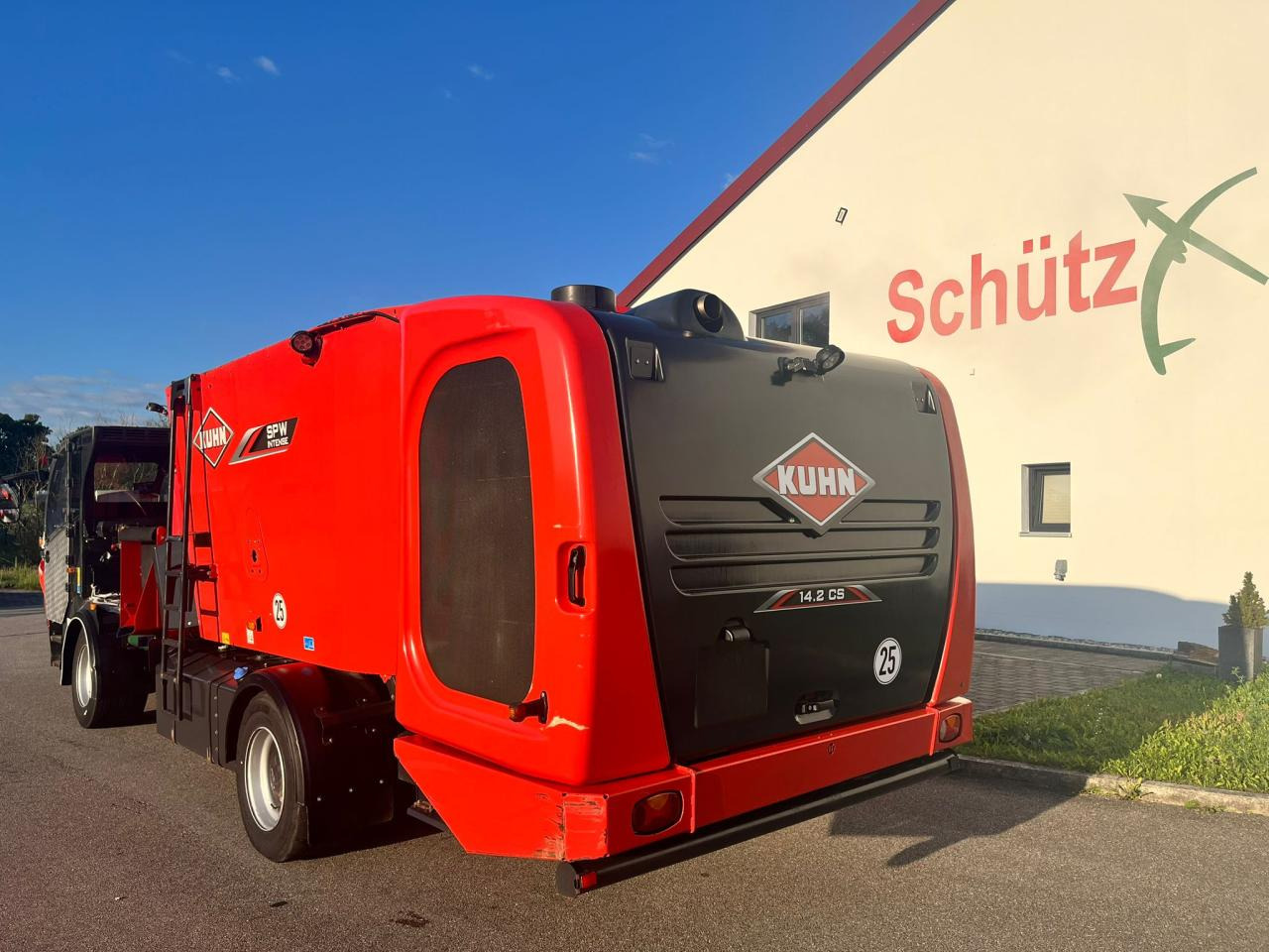 Kuhn 14.2 CS / Futtermischwagen / 2 Schnecken - Desensiladora: foto 3 Kuhn 14.2 CS / Futtermischwagen / 2 Schnecken - Desensiladora: foto 3