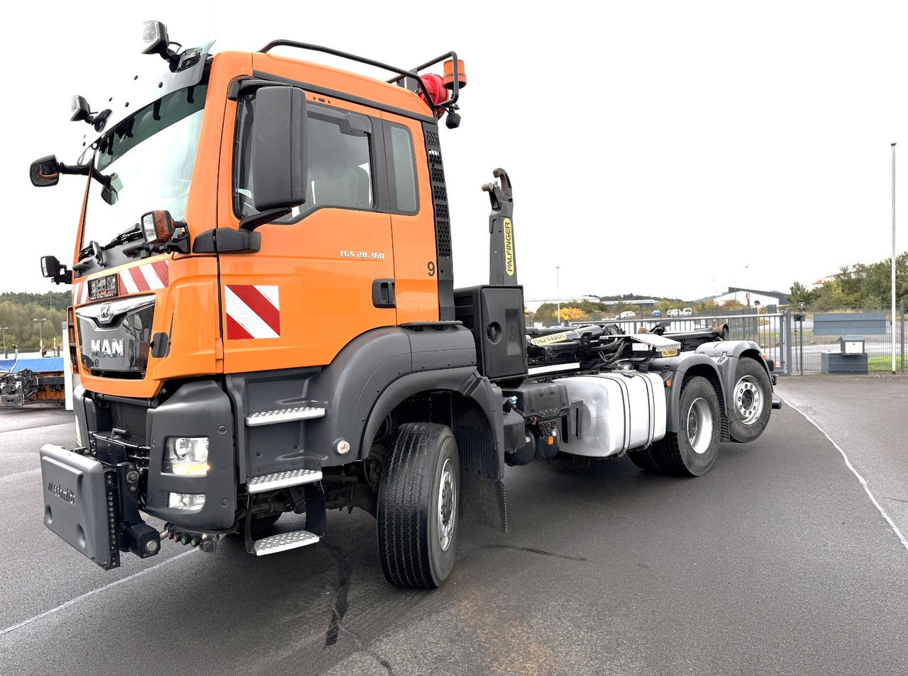Camión multibasculante MAN TGS 28.360 6x4-4 Winterdienst Euro 6 Liftachse: foto 1
