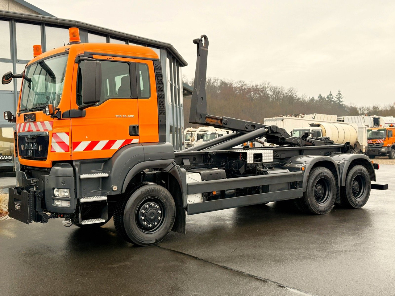 MAN TGS 33.400 6x6 Blattfederung Original 120500 km - Camión multibasculante: foto 1 MAN TGS 33.400 6x6 Blattfederung Original 120500 km - Camión multibasculante: foto 1