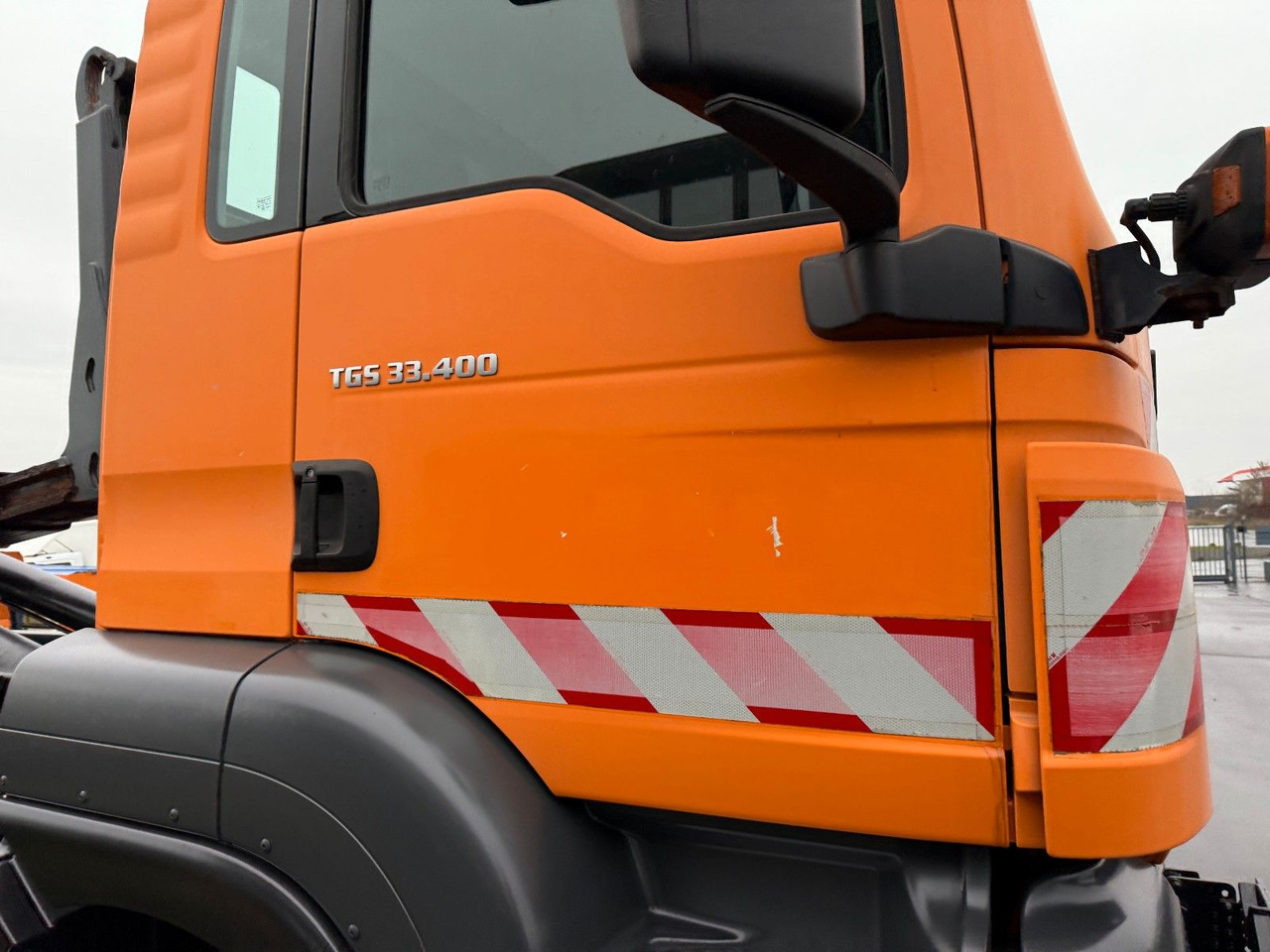 MAN TGS 33.400 6x6 Blattfederung Original 120500 km - Camión multibasculante: foto 4 MAN TGS 33.400 6x6 Blattfederung Original 120500 km - Camión multibasculante: foto 4