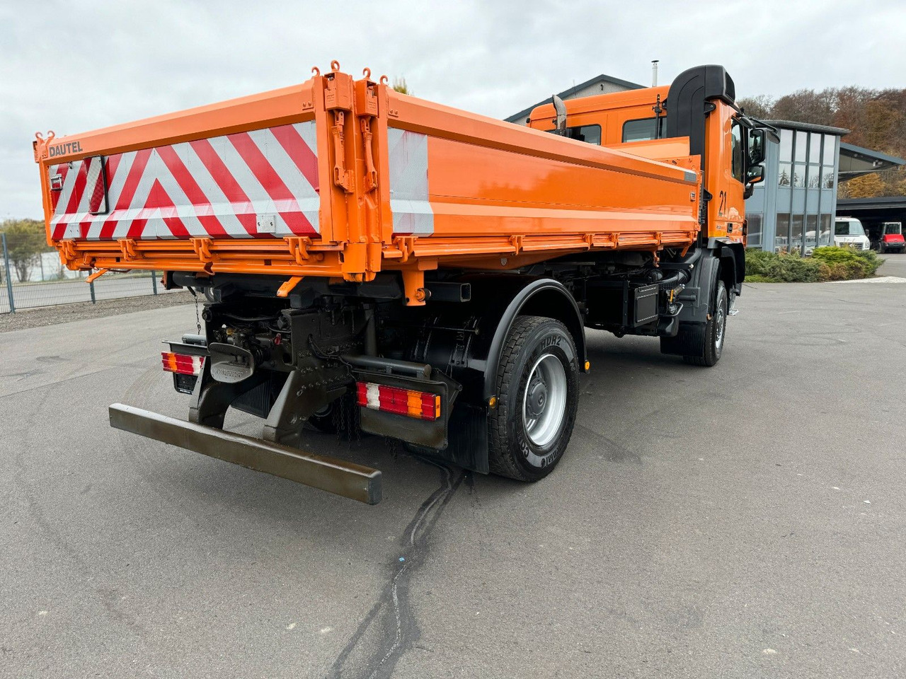 Mercedes-Benz Actros 2036 4x4 Meiler Kipper Winterdienst Euro5 Mercedes-Benz Actros 2036 4x4 Meiller Kipper Winterdienst E 5 - Camión volquete: foto 4 Mercedes-Benz Actros 2036 4x4 Meiler Kipper Winterdienst Euro5 Mercedes-Benz Actros 2036 4x4 Meiller Kipper Winterdienst E 5 - Camión volquete: foto 4