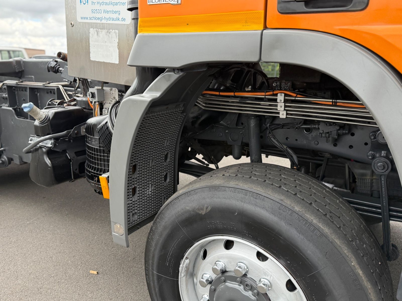 Mercedes-Benz Actros 3341 6x6 Hydraulikpumpe + Tank - Camión chasis: foto 4 Mercedes-Benz Actros 3341 6x6 Hydraulikpumpe + Tank - Camión chasis: foto 4