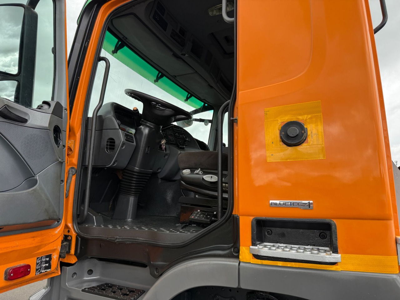 Mercedes-Benz Actros 3341 6x6 Hydraulikpumpe + Tank - Camión chasis: foto 3 Mercedes-Benz Actros 3341 6x6 Hydraulikpumpe + Tank - Camión chasis: foto 3