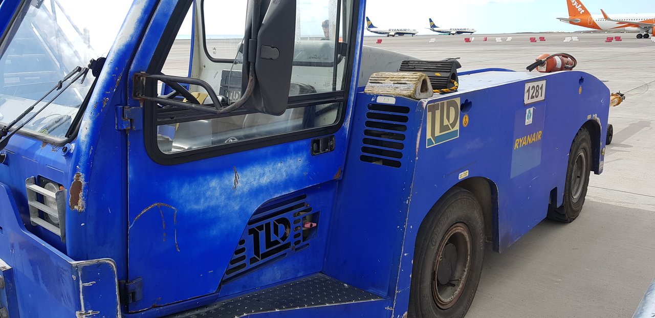 Pushback Tractor TLD 150-12 - Remolcador de aviones: foto 2 Pushback Tractor TLD 150-12 - Remolcador de aviones: foto 2