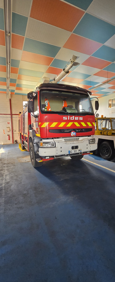 Sides - Camión de bomberos: foto 1 Sides - Camión de bomberos: foto 1