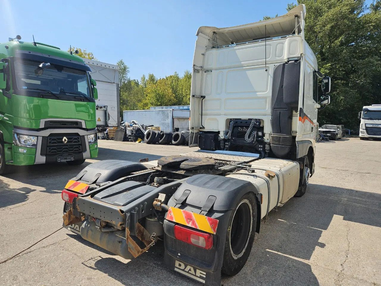 DAF XF 460 Space Cab Standklima 2 units - Cabeza tractora: foto 4 DAF XF 460 Space Cab Standklima 2 units - Cabeza tractora: foto 4