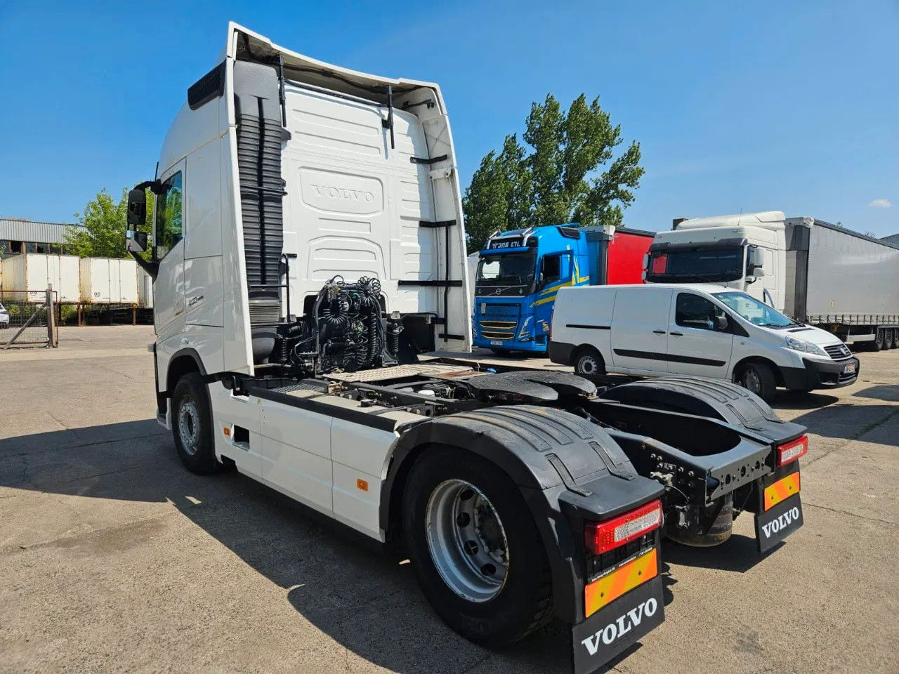Volvo FH 460 Standard - Globe - Full Spoiler - Cabeza tractora: foto 4 Volvo FH 460 Standard - Globe - Full Spoiler - Cabeza tractora: foto 4