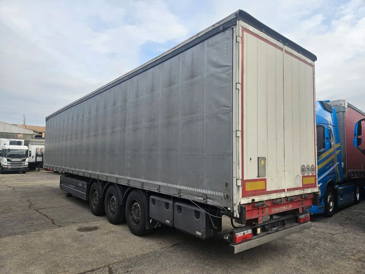 Schwarzmüller S1 J-seria, Pallet box - Semirremolque lona: foto 4 Schwarzmüller S1 J-seria, Pallet box - Semirremolque lona: foto 4