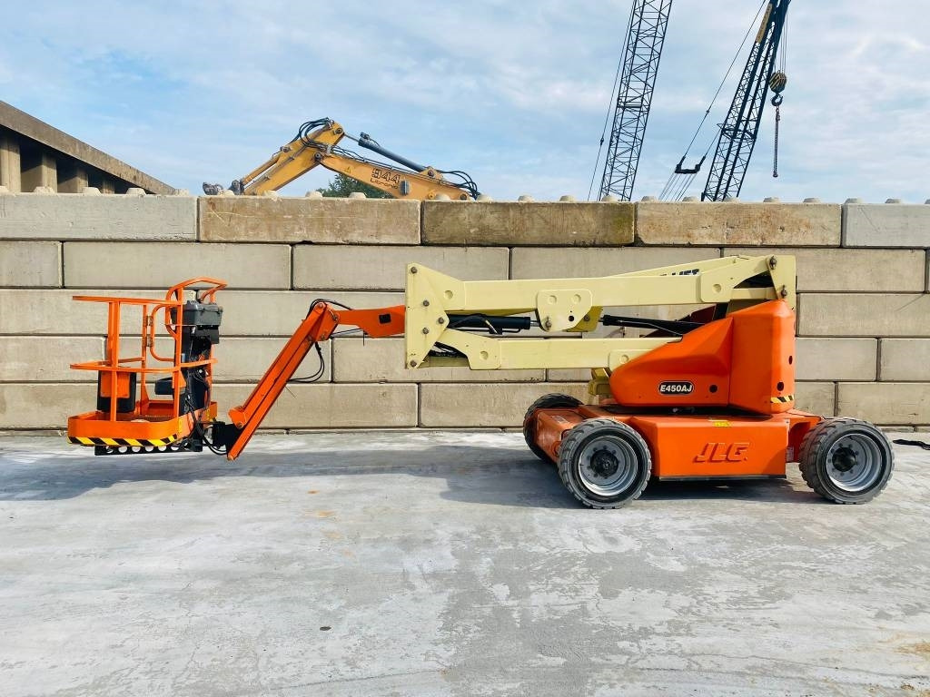 JLG E 450 AJ - Plataforma articulada: foto 1 JLG E 450 AJ - Plataforma articulada: foto 1