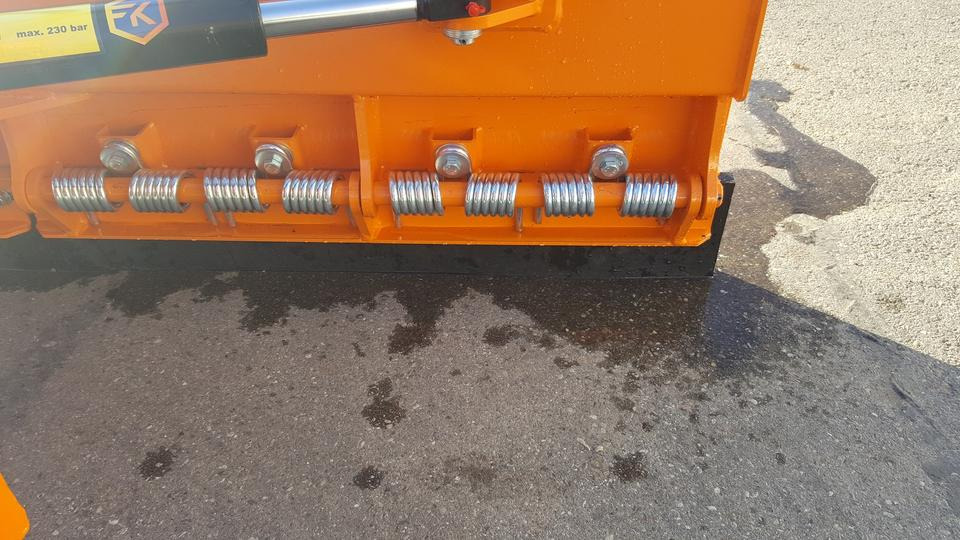 Schneeschild 1,8m Kubota Kommunal Schlepper Radlader Hoflader - Cuchilla quitanieves: foto 5 Schneeschild 1,8m Kubota Kommunal Schlepper Radlader Hoflader - Cuchilla quitanieves: foto 5