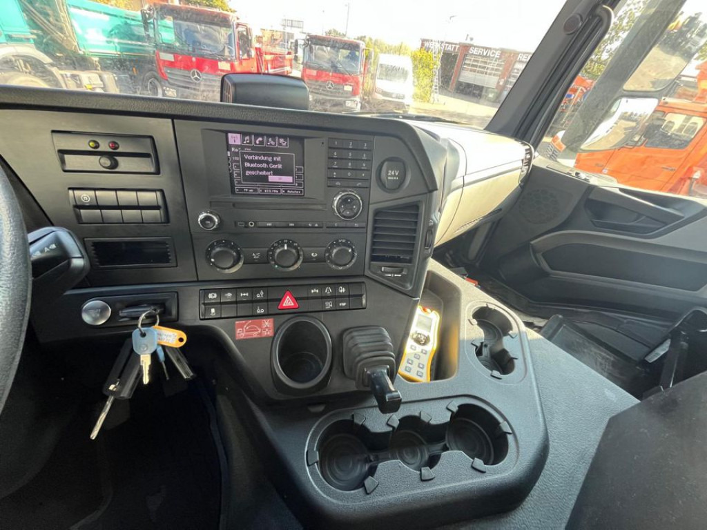 MERCEDES-BENZ Antos 2543 L 6x2 Abrollkipper mit Kran Funk+Greiferst. - Camión multibasculante, Camión grúa: foto 2 MERCEDES-BENZ Antos 2543 L 6x2 Abrollkipper mit Kran Funk+Greiferst. - Camión multibasculante, Camión grúa: foto 2