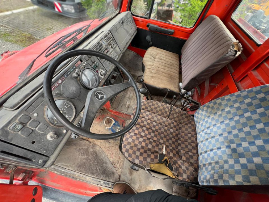 MERCEDES-BENZ Unimog U 424 2-Achs Allradkipper Front+Heckhydraulik Besen - Camión volquete: foto 5 MERCEDES-BENZ Unimog U 424 2-Achs Allradkipper Front+Heckhydraulik Besen - Camión volquete: foto 5