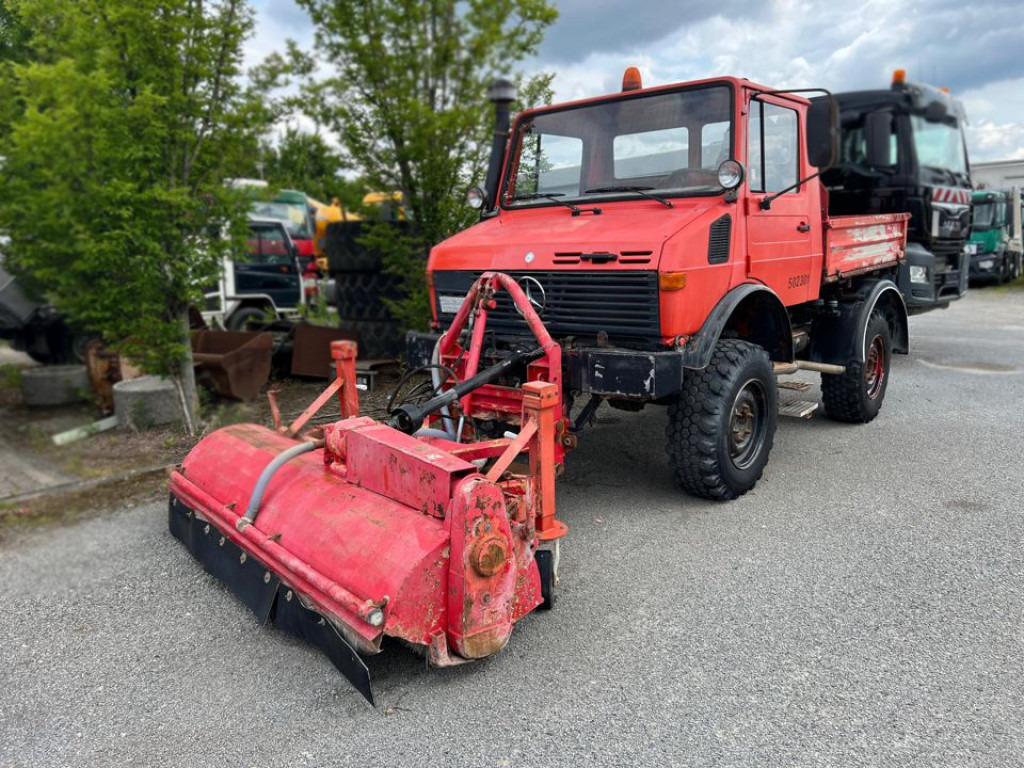 MERCEDES-BENZ Unimog U 424 2-Achs Allradkipper Front+Heckhydraulik Besen - Camión volquete: foto 1 MERCEDES-BENZ Unimog U 424 2-Achs Allradkipper Front+Heckhydraulik Besen - Camión volquete: foto 1