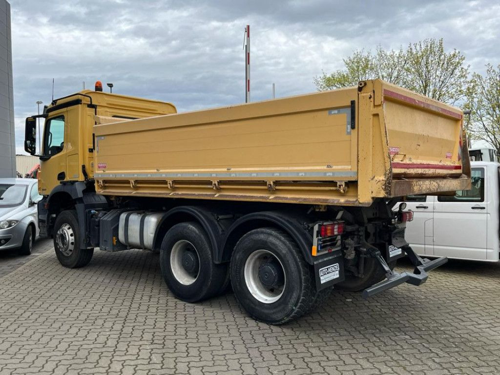 Mercedes-Benz Arocs 2643 K 6x4 3-Achs Kipper Blatt/Blatt, AP A - Camión volquete: foto 4 Mercedes-Benz Arocs 2643 K 6x4 3-Achs Kipper Blatt/Blatt, AP A - Camión volquete: foto 4