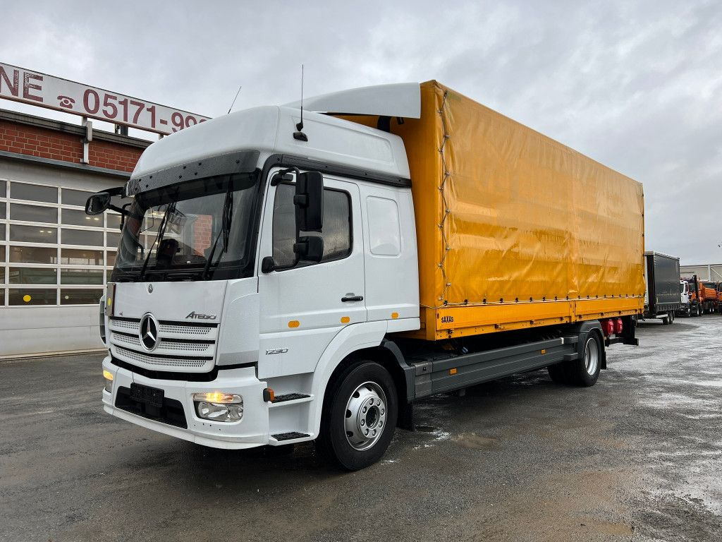 Mercedes-Benz Atego 1230 L Pritsche LBW Lg.Fhs/Hochd. 7,2m+LBW - Camión lona: foto 1 Mercedes-Benz Atego 1230 L Pritsche LBW Lg.Fhs/Hochd. 7,2m+LBW - Camión lona: foto 1
