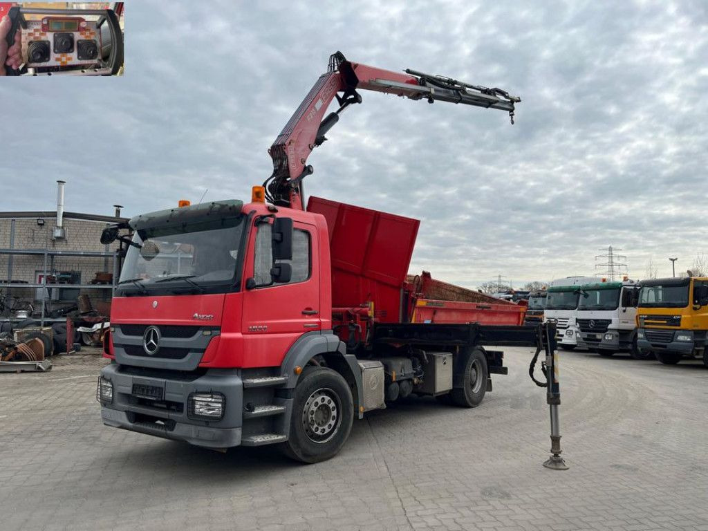 Mercedes-Benz Axor 1833 K 2-Achs Kipper Kran Fassi F215A Funk - Camión volquete, Camión grúa: foto 1 Mercedes-Benz Axor 1833 K 2-Achs Kipper Kran Fassi F215A Funk - Camión volquete, Camión grúa: foto 1