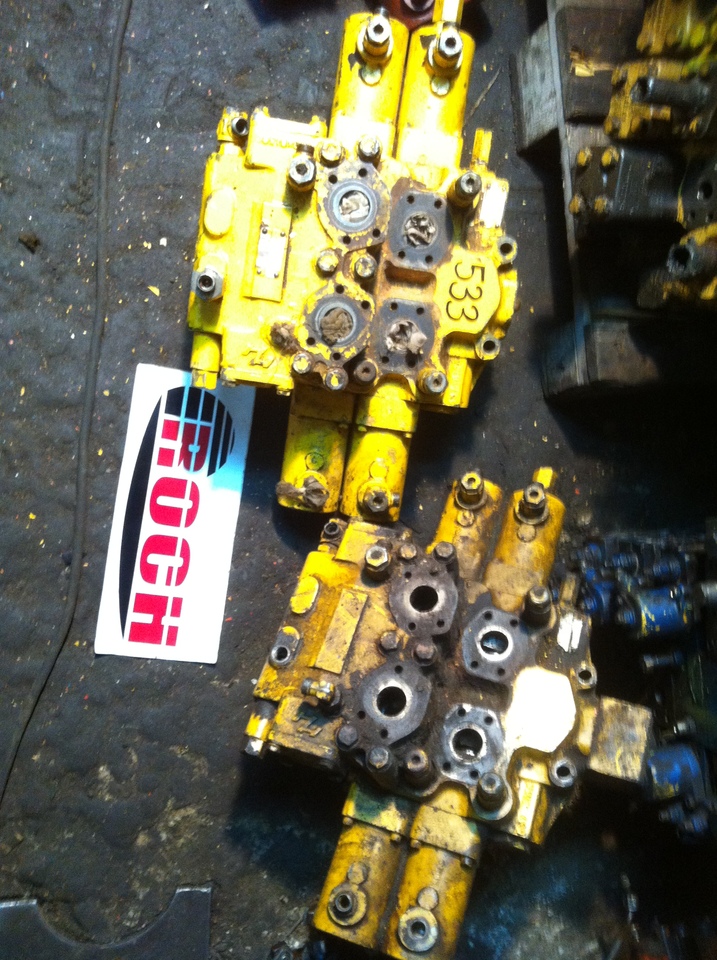 HYDRECO HAMWORTHY V1013DA83VS 6378100 - 2 SEKCYJNY + V1013DA83VS - Válvula hidráulica para Maquinaria de construcción: foto 1 HYDRECO HAMWORTHY V1013DA83VS 6378100 - 2 SEKCYJNY + V1013DA83VS - Válvula hidráulica para Maquinaria de construcción: foto 1