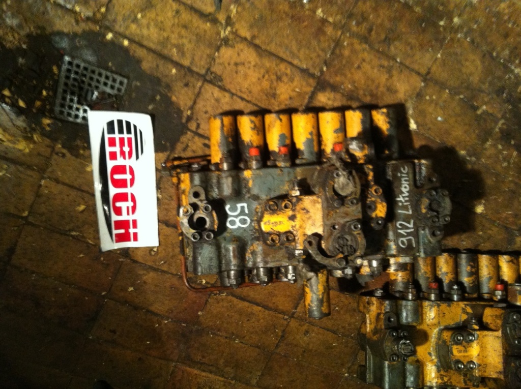 REXROTH M8-10.. - 7 SEKCYJNY + 600512 - Válvula hidráulica para Excavadora: foto 1 REXROTH M8-10.. - 7 SEKCYJNY + 600512 - Válvula hidráulica para Excavadora: foto 1