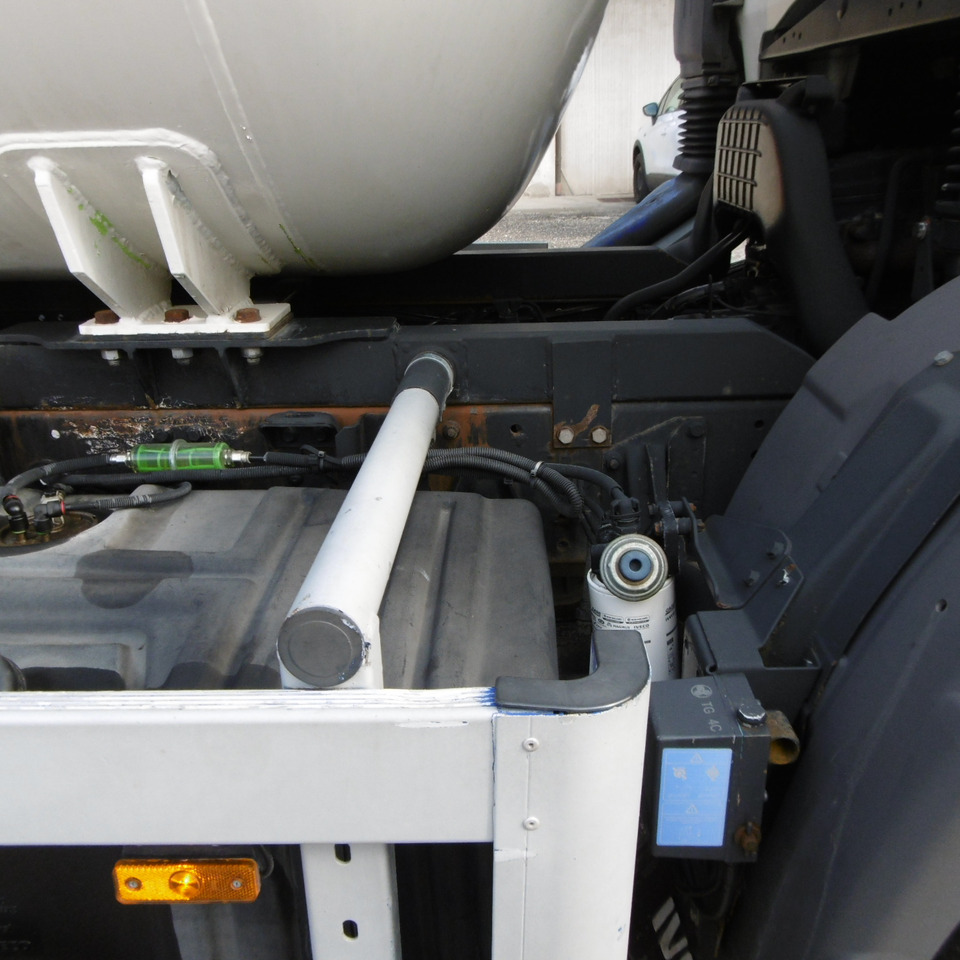 IVECO 130.24 LPG GAS Tank - Camión cisterna: foto 5 IVECO 130.24 LPG GAS Tank - Camión cisterna: foto 5