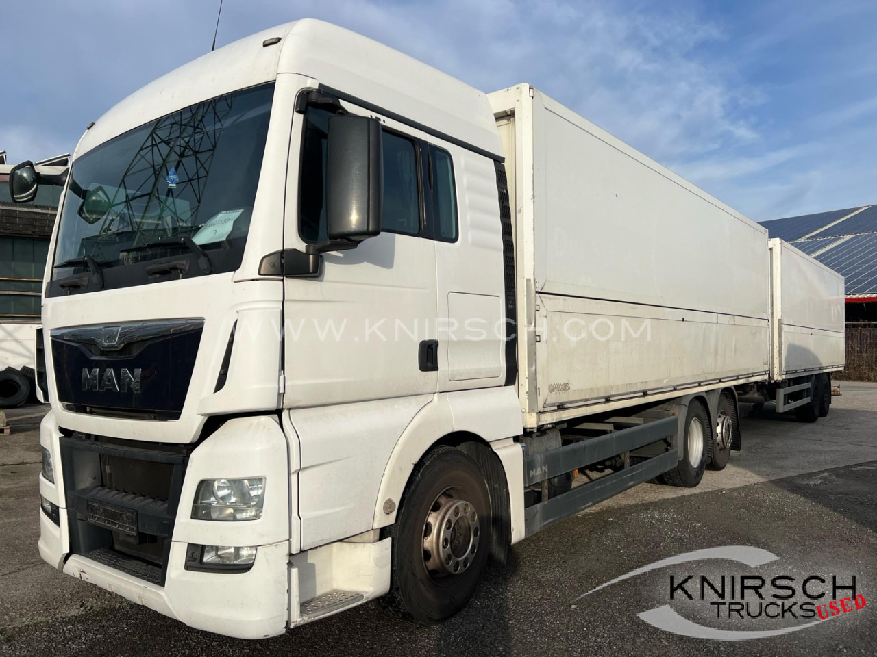 MAN TGA 26.480 Schwenkwandaufbau mit Böhm - Camión transporte de bebidas: foto 1 MAN TGA 26.480 Schwenkwandaufbau mit Böhm - Camión transporte de bebidas: foto 1