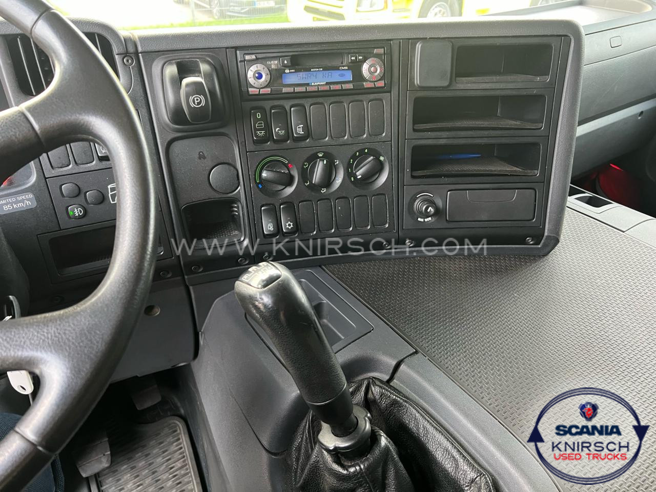 SCANIA P 270 DB4x2MNA - Camión caja cerrada: foto 2 SCANIA P 270 DB4x2MNA - Camión caja cerrada: foto 2