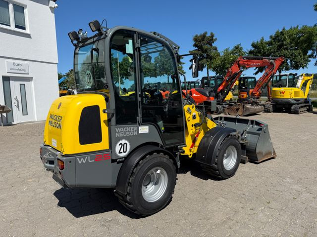 Wacker WL 25, Bj 23, 210 BH, Breitreifen Schaufel Gabel - Cargadora de ruedas: foto 4 Wacker WL 25, Bj 23, 210 BH, Breitreifen Schaufel Gabel - Cargadora de ruedas: foto 4