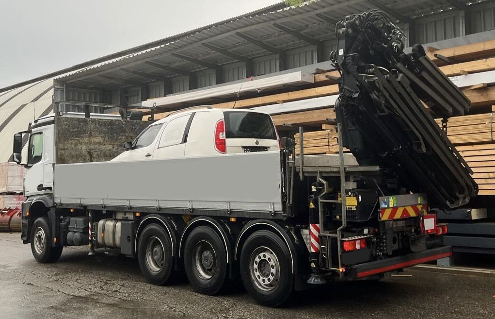 MERCEDES-BENZ Hiab Palfinger Fassi F275-5 JIB-3 - Camión caja abierta: foto 2 MERCEDES-BENZ Hiab Palfinger Fassi F275-5 JIB-3 - Camión caja abierta: foto 2