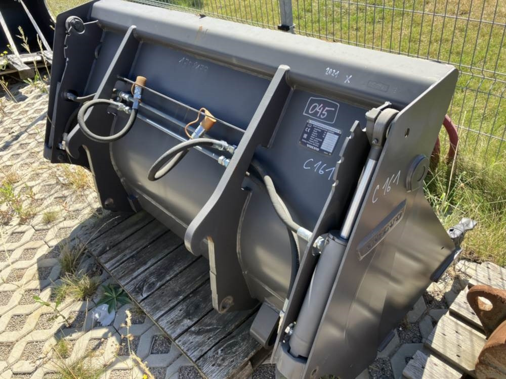 Volvo Klappschaufel mit Zähnen TPZ - Cazo: foto 2 Volvo Klappschaufel mit Zähnen TPZ - Cazo: foto 2