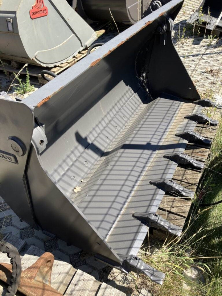 Volvo Klappschaufel mit Zähnen TPZ - Cazo: foto 1 Volvo Klappschaufel mit Zähnen TPZ - Cazo: foto 1