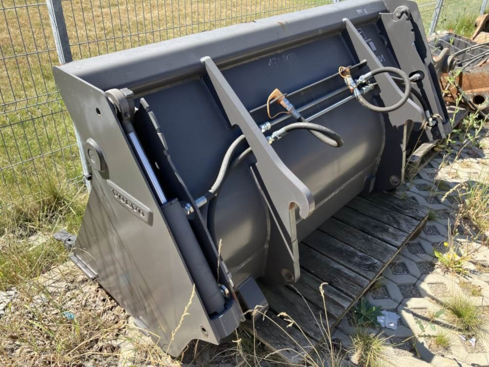 Volvo Klappschaufel mit Zähnen TPZ - Cazo: foto 3 Volvo Klappschaufel mit Zähnen TPZ - Cazo: foto 3