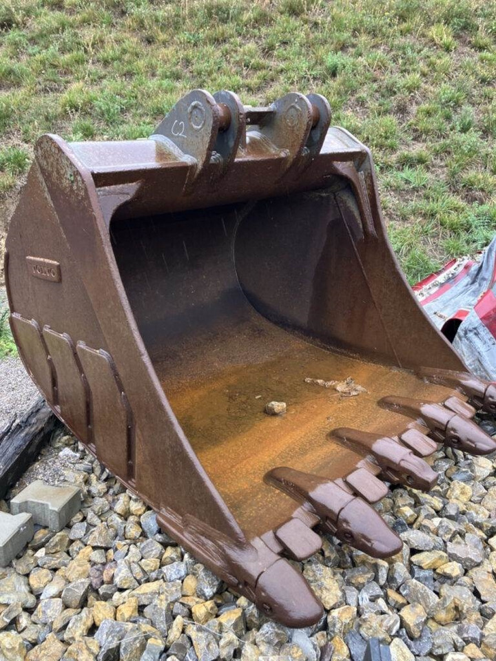 Volvo Tieflöffel mit Zähnen S3 - Retroexcavadora: foto 1 Volvo Tieflöffel mit Zähnen S3 - Retroexcavadora: foto 1