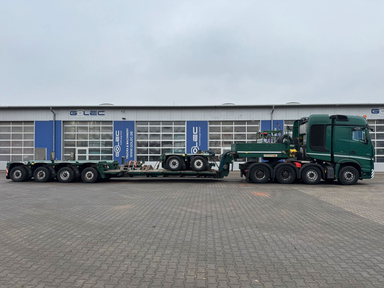Mercedes-Benz ACTROS 4163 8x4 Schwerlast +Tieflader 4+2 *83 T - Cabeza tractora: foto 4 Mercedes-Benz ACTROS 4163 8x4 Schwerlast +Tieflader 4+2 *83 T - Cabeza tractora: foto 4