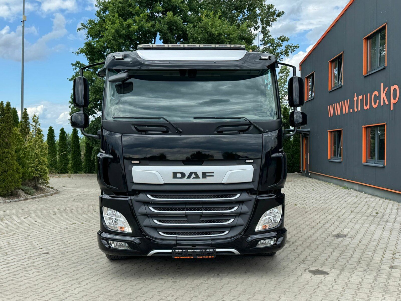 DAF CF 450 FAN 6x2 Pritsche mit Kran HIAB 188 E-6 - Camión grúa: foto 3 DAF CF 450 FAN 6x2 Pritsche mit Kran HIAB 188 E-6 - Camión grúa: foto 3