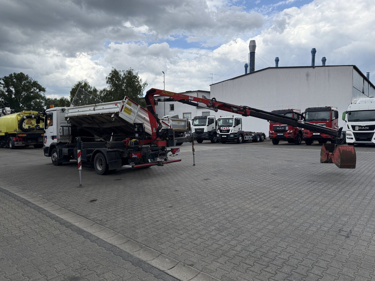 Furgoneta basculante MAN TGL 8.220 4x2 Kipper Kran Palfinger 7.001-K A: foto 10