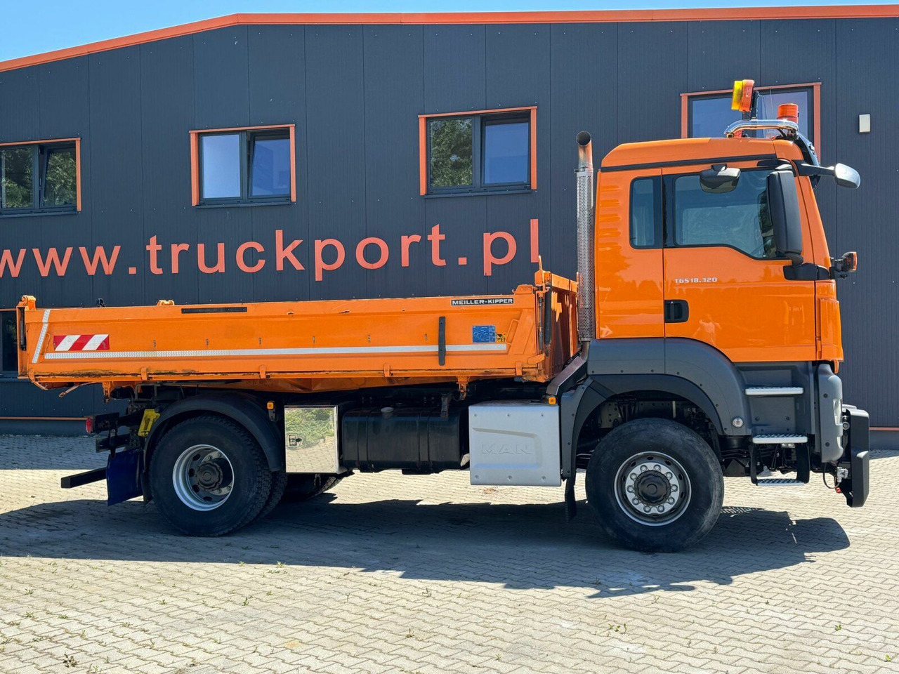 MAN TGS 18.320 4x4 BL Euro 6 Kipper + Winterdienst - Camión volquete: foto 4 MAN TGS 18.320 4x4 BL Euro 6 Kipper + Winterdienst - Camión volquete: foto 4