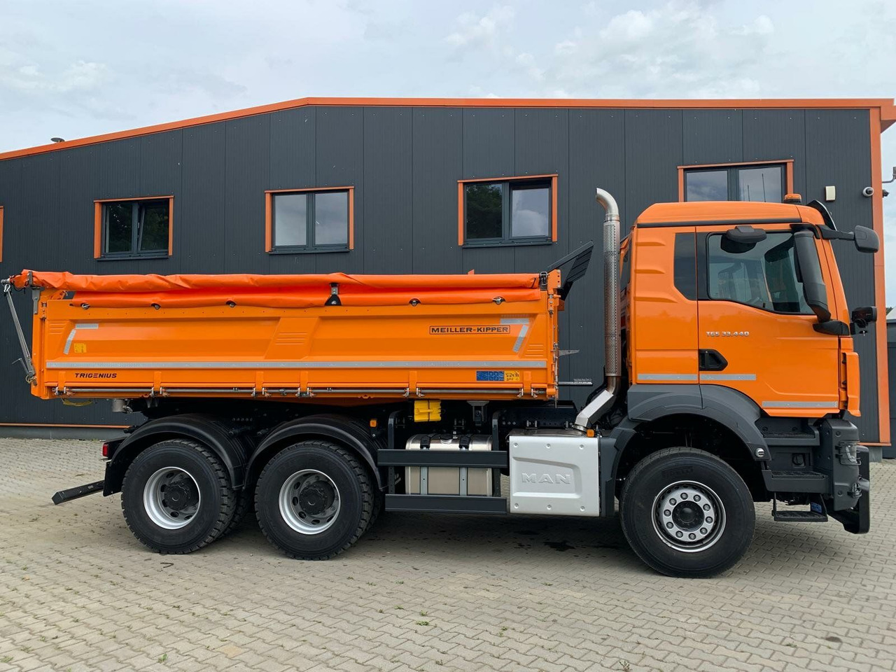 MAN TGS 33.440 6x4 Kipper MEILLER Bordmatik Frontpl. - Camión volquete: foto 3 MAN TGS 33.440 6x4 Kipper MEILLER Bordmatik Frontpl. - Camión volquete: foto 3