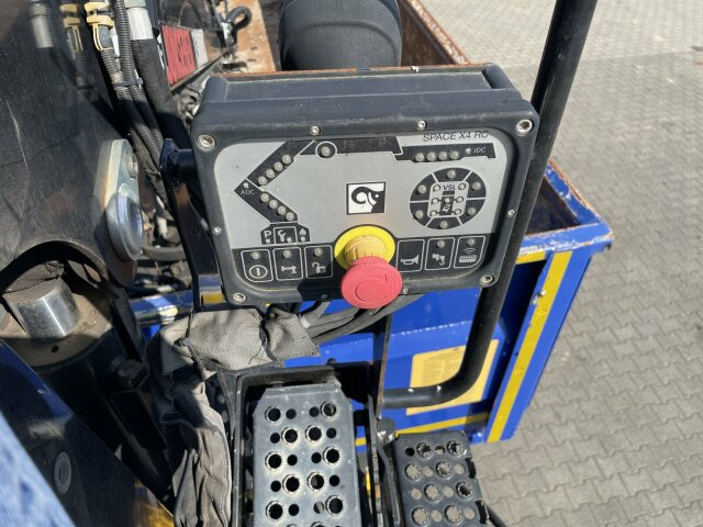 Mercedes-Benz AROCS 2536 6x2*4 Kipper Kran HIAB - Camión volquete, Camión grúa: foto 5 Mercedes-Benz AROCS 2536 6x2*4 Kipper Kran HIAB - Camión volquete, Camión grúa: foto 5