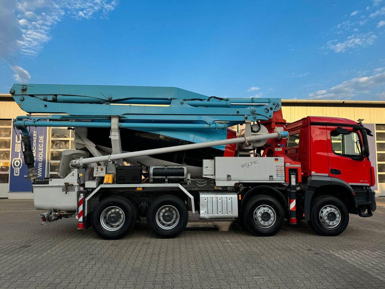 Mercedes-Benz AROCS 3243 8x4 Euro 6 Pumi Putzmeister TMM 24-3 - Camión bomba de hormigón: foto 4 Mercedes-Benz AROCS 3243 8x4 Euro 6 Pumi Putzmeister TMM 24-3 - Camión bomba de hormigón: foto 4