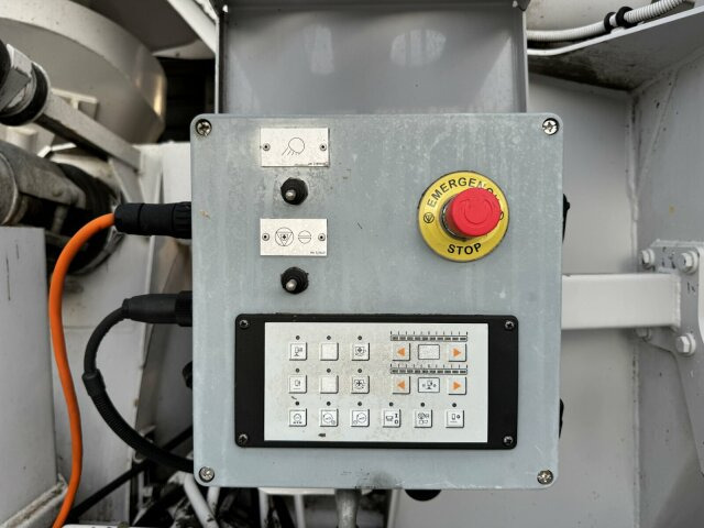 Mercedes-Benz AROCS 3243 8x4 Euro 6 Pumi Putzmeister TMM 24-3 - Camión bomba de hormigón: foto 3 Mercedes-Benz AROCS 3243 8x4 Euro 6 Pumi Putzmeister TMM 24-3 - Camión bomba de hormigón: foto 3