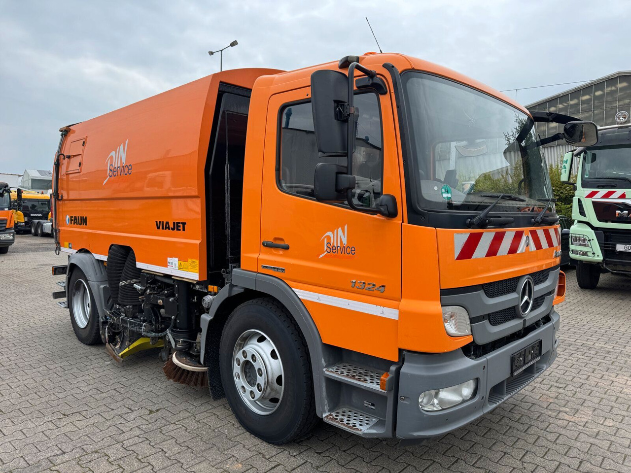 Mercedes-Benz ATEGO 1324 4x2 Kehrmaschine FAUN Viajet 6R/H - Barredora vial: foto 1 Mercedes-Benz ATEGO 1324 4x2 Kehrmaschine FAUN Viajet 6R/H - Barredora vial: foto 1