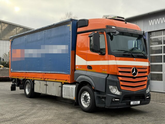 Mercedes-Benz Actros 4x2 Pritsche Plane Laderampe + Anhänger - Camión lona: foto 1 Mercedes-Benz Actros 4x2 Pritsche Plane Laderampe + Anhänger - Camión lona: foto 1