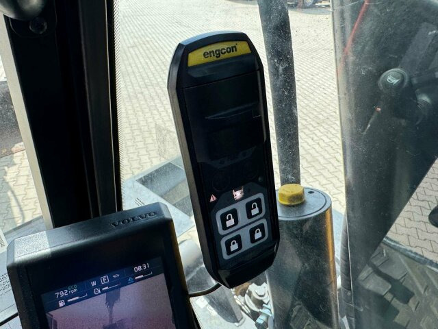 Volvo EWR150E Mobilbagger mit ROTATOR ENCONG EC319 - Excavadora de ruedas: foto 4 Volvo EWR150E Mobilbagger mit ROTATOR ENCONG EC319 - Excavadora de ruedas: foto 4