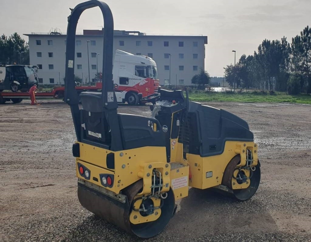 Bomag BW 100 AD M-5 - Apisonadora de asfalto: foto 2 Bomag BW 100 AD M-5 - Apisonadora de asfalto: foto 2