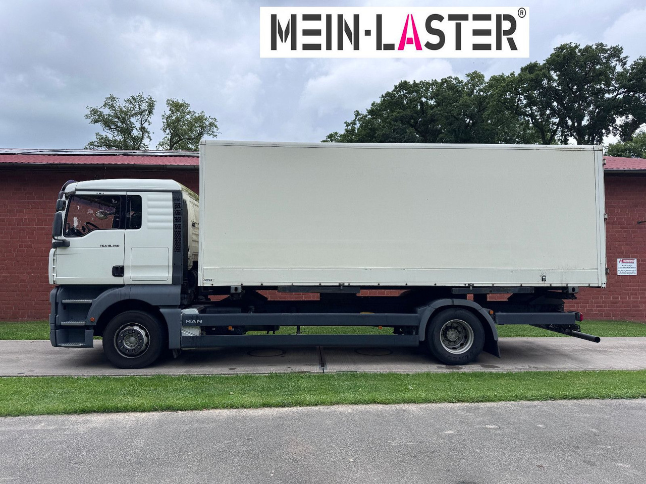 MAN TGA 18.350 BDF 5 Sitzer Klima nur 209.380 km - Camión caja cerrada: foto 4 MAN TGA 18.350 BDF 5 Sitzer Klima nur 209.380 km - Camión caja cerrada: foto 4