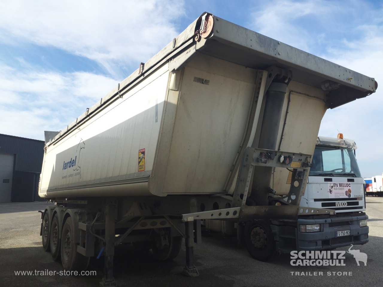 SCHMITZ Tipper Alu-square sided body 24m³ - Semirremolque volquete: foto 1 SCHMITZ Tipper Alu-square sided body 24m³ - Semirremolque volquete: foto 1