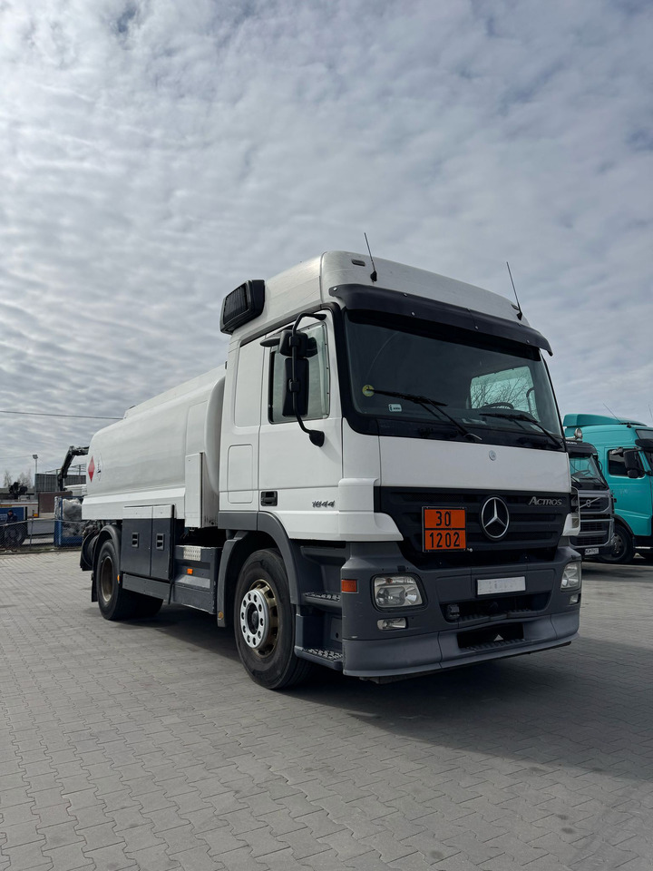 MERCEDES-BENZ Actros 1844 - Camión cisterna: foto 1 MERCEDES-BENZ Actros 1844 - Camión cisterna: foto 1