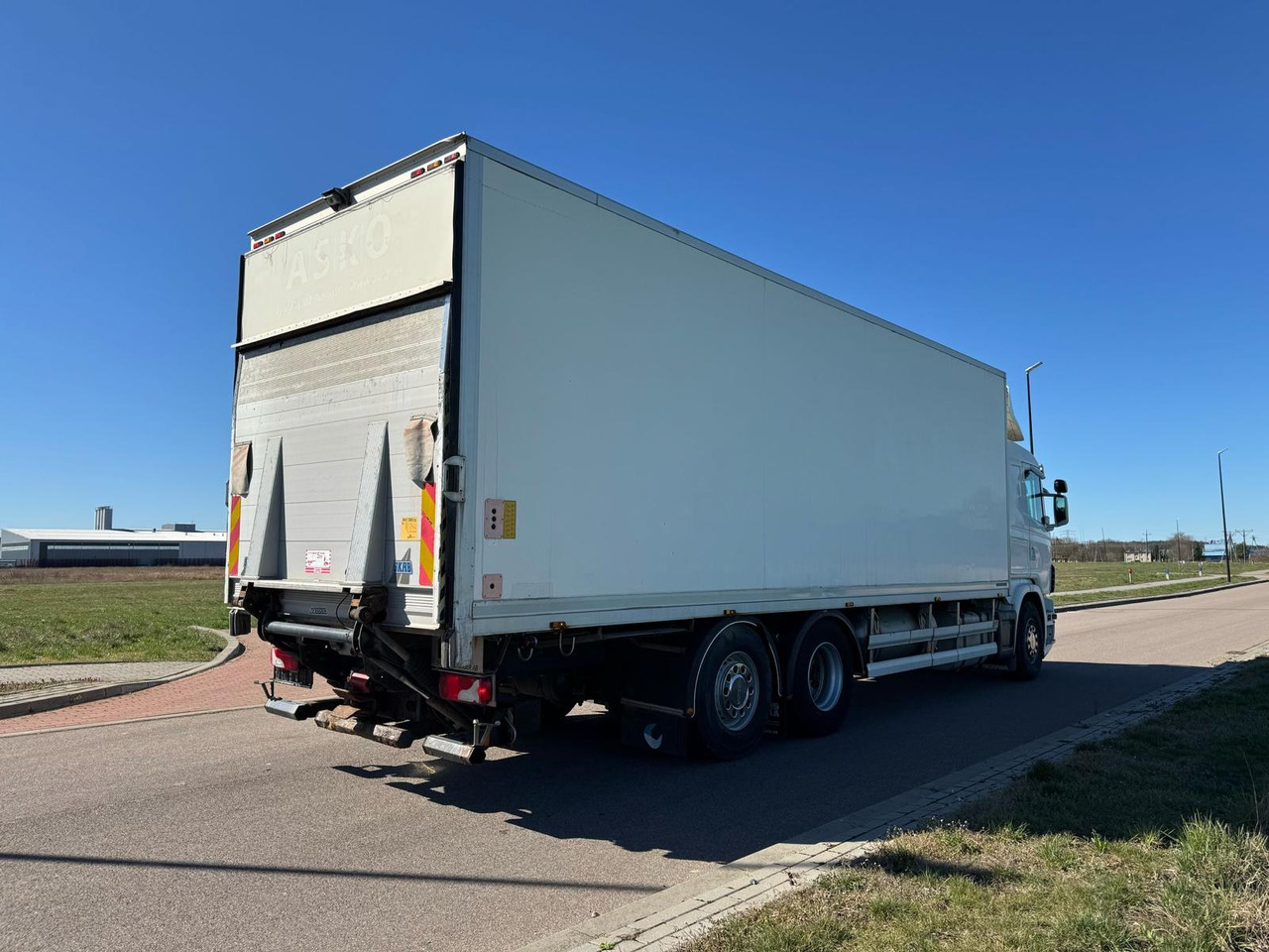 Camión isotérmico SCANIA G400: foto 6
