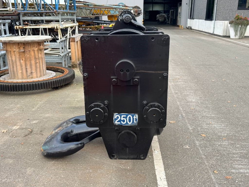 Kobelco CKE 2500 - Grúa para camión para Maquinaria de construcción: foto 4 Kobelco CKE 2500 - Grúa para camión para Maquinaria de construcción: foto 4