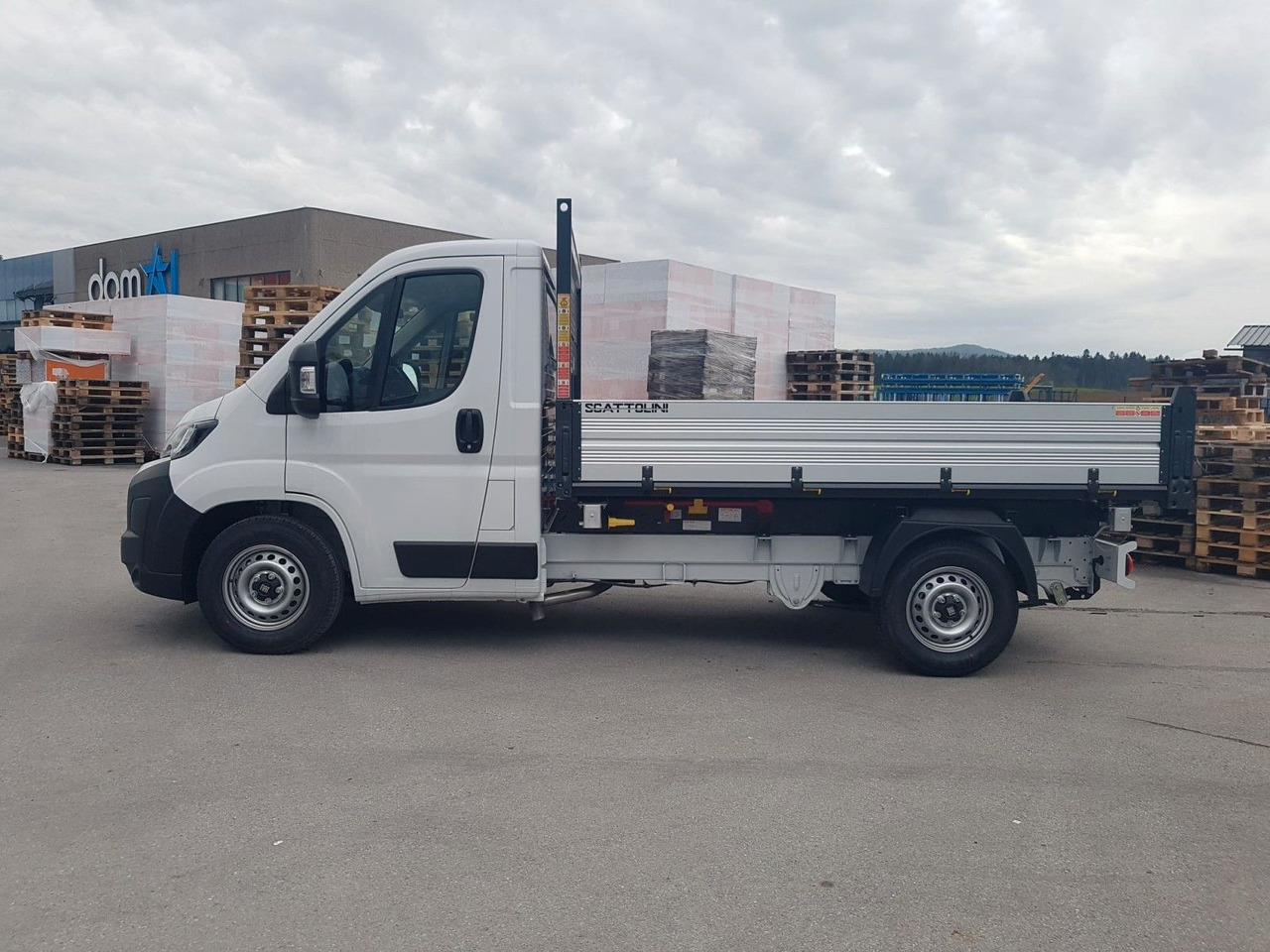 Fiat Ducato 35H L2H1 EKA 3-Seiten-Kipper 180 PS AHK - Furgoneta basculante: foto 3 Fiat Ducato 35H L2H1 EKA 3-Seiten-Kipper 180 PS AHK - Furgoneta basculante: foto 3